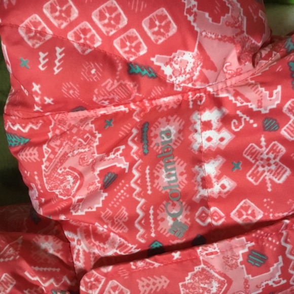 Columbia girls snowsuit 0-3 months, fits more 2-4 month range I find - Picture 4 of 4